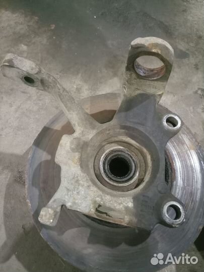 Кулак левый Volkswagen Transporter Caravelle Т4