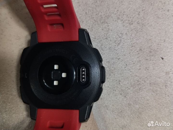 Спортивные часы Garmin Instinct
