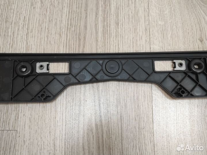 Подиум под рамку номера Toyota Rav 4