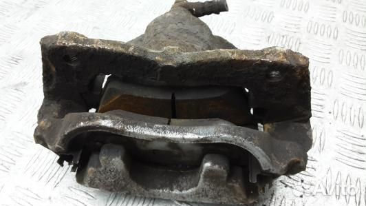 Суппорт тормозной передний правый toyota auris E15