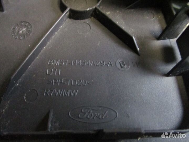 Накладка обшивки двери багажника Ford Focus 3 12г