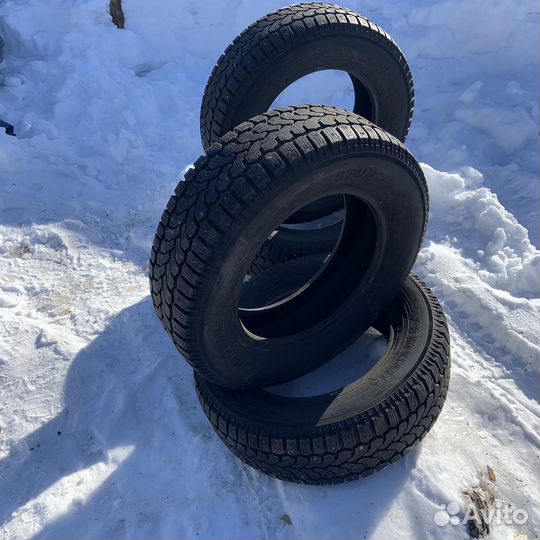 Yokohama Ice Guard F700Z 215/70 R16