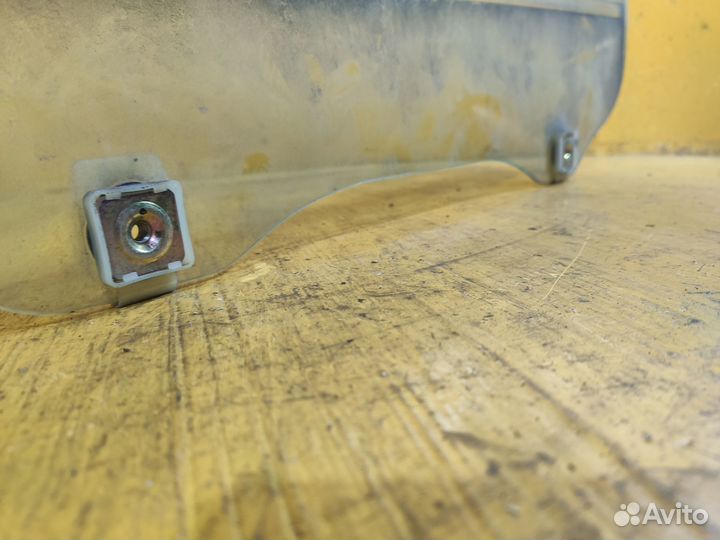 Стекло переднее левое для Mitsubishi Grandis