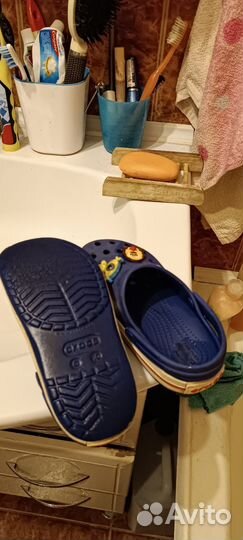 Продам сандали крокс