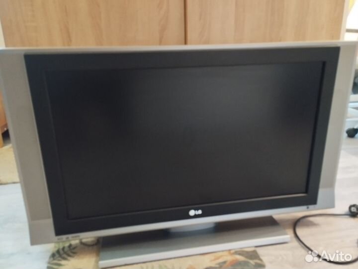 Телевизор LG 82 см дигональ