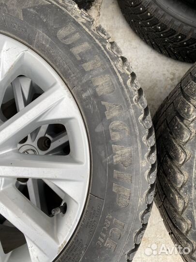 Goodyear Ultra Grip Ice Arctic 2 215/60 R16