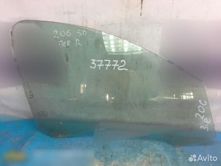 Стекло двери передней правой Peugeot 206 1998