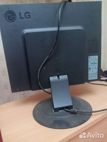 Монитор LG 22