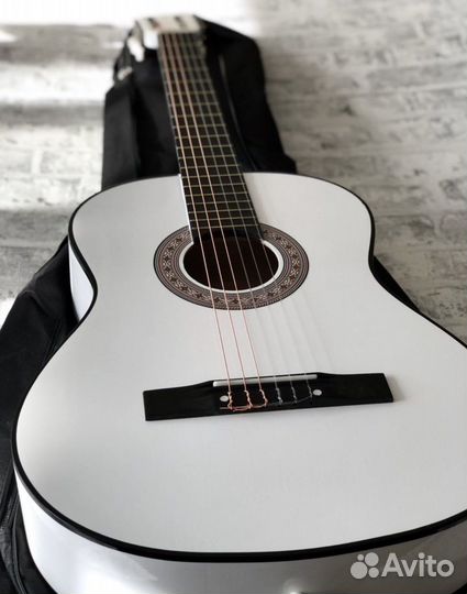Классическая гитара belucci белая