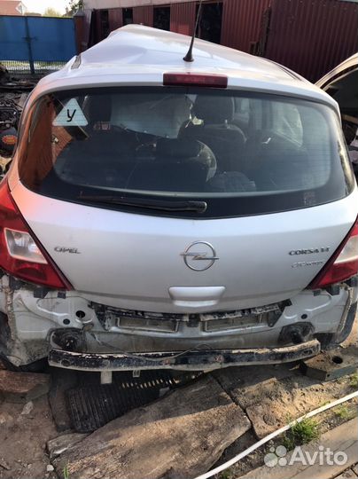 Крышка багажника на opel corsa D