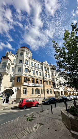 3-к. квартира, 132 м², 5/5 эт.