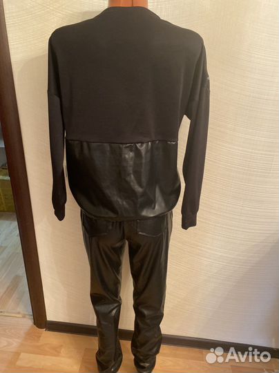 Новый спортивный костюм с экокожей размер 50-52