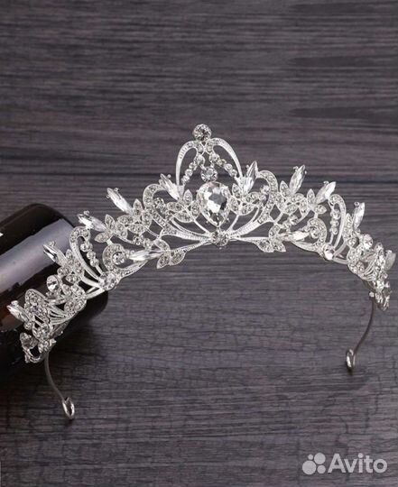 Свадебное платье со шлейфом 46 48