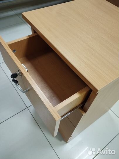 Тумбочка