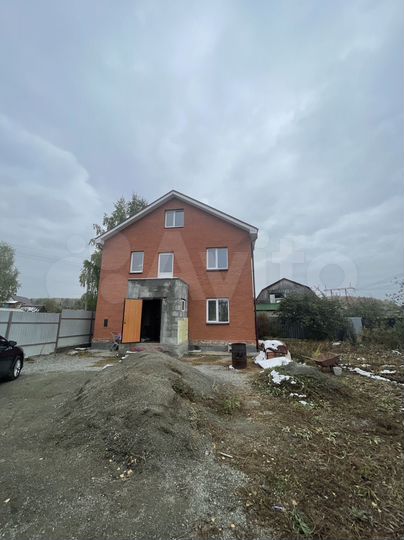Дом 182 м² на участке 4 сот.