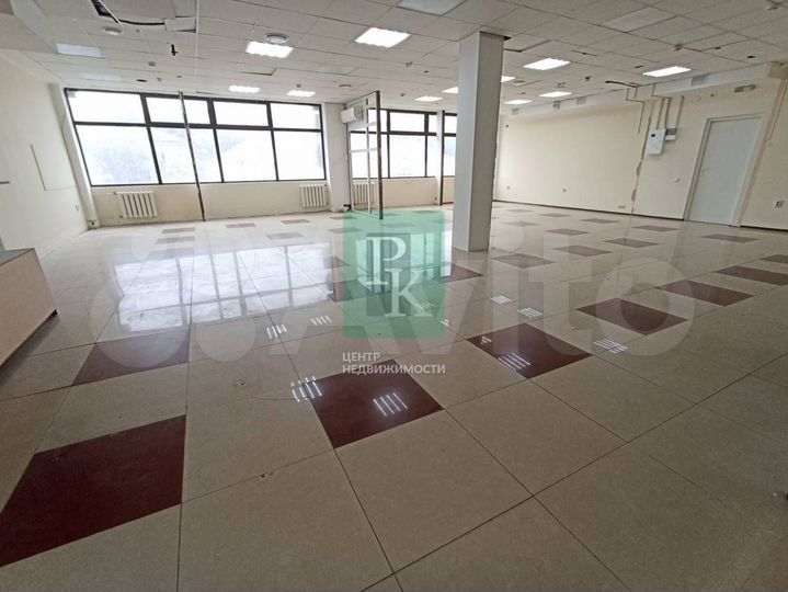 Помещение в Плазе у эскалатора