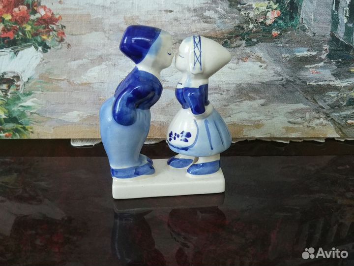 Фарфоровые статуэтки Мальчик и девочка (Голландия)