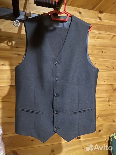 Школьный костюм (брюки+жилет) на мальчика 5-7 кл