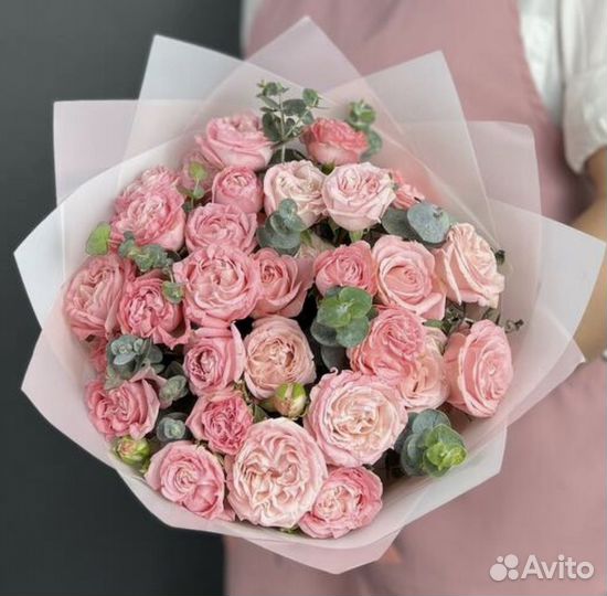 Букет из пион роз и эвкалипта