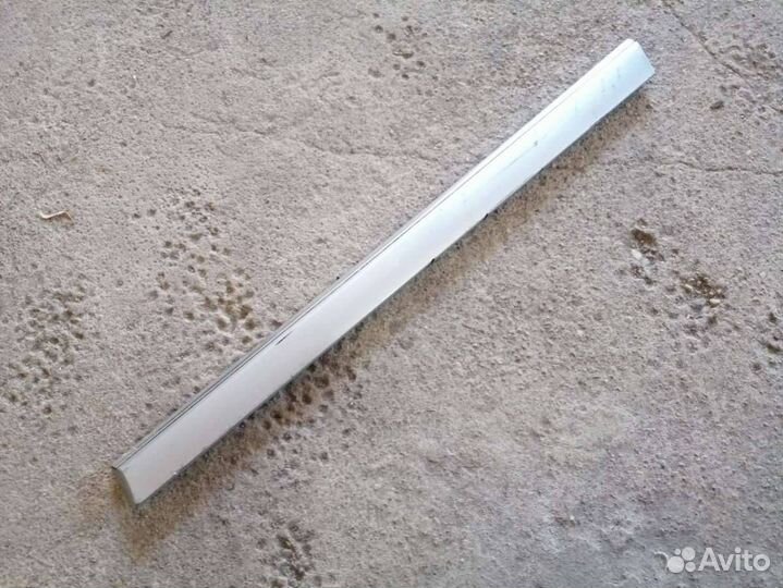 Молдинг двери задней левой Audi A8 D2/4D 1998