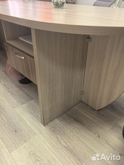 Офисный стол