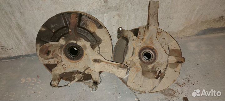 Кулак поворотный в сборе со ступицей для Suzuki