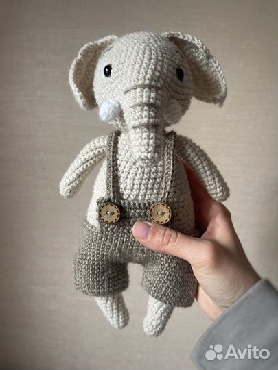 Слоник вязанный ручной работы