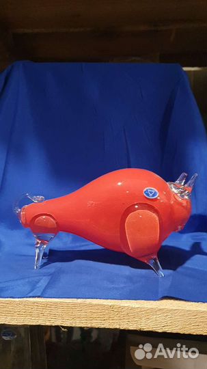 Бык Синий и красный стекло