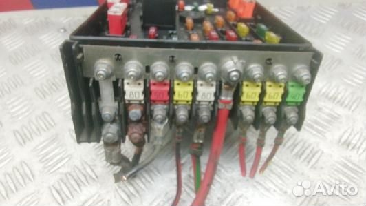 Блок предохранителей volkswagen passat B6 (UEA13M101)