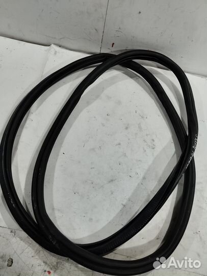 Уплотнитель двери задний левый