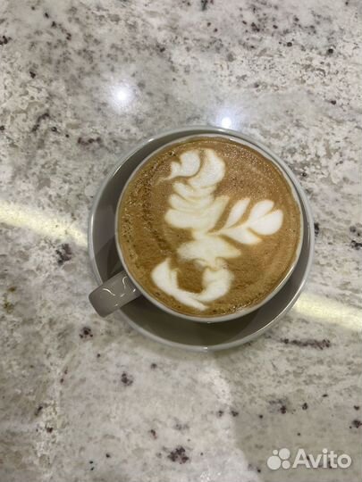 Шеф-бариста, управляющая кофейни