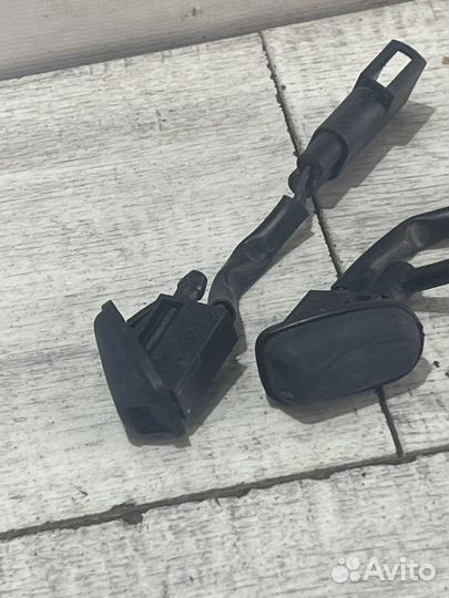 Форсунка омывателя лобового стекла Ford Focus 3