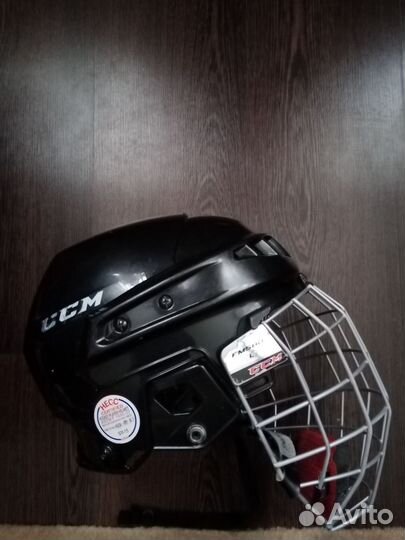 Хоккейный шлем