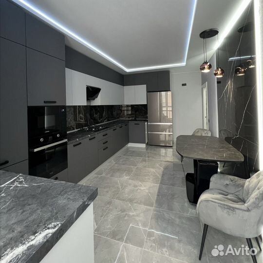 Кухня на заказ для молодой семьи