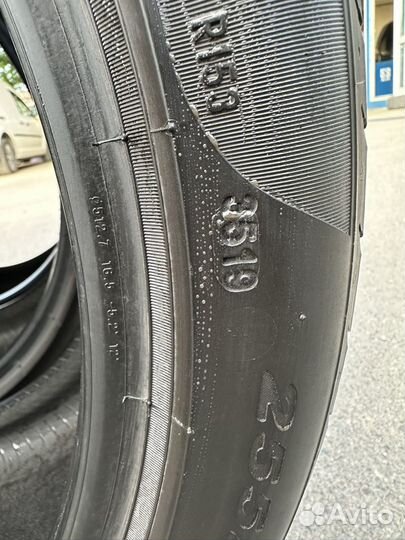 Pirelli P Zero 255/40 R20 и 285/35 R20 101Y