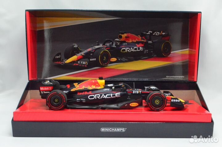 1/18 Oracle Red Bull RB18 M. Verstappen Minichamps