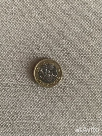 Монета one pound Elizabeth II