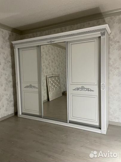 Шкаф купе с зеркалом