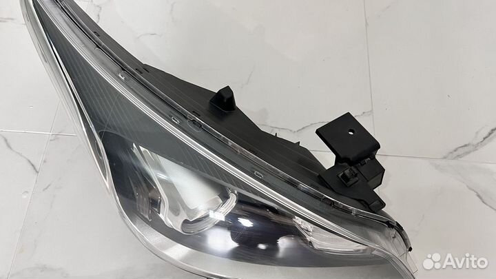 Фара Kia Rio 4 Дорестайлинг 2017-2020 правая
