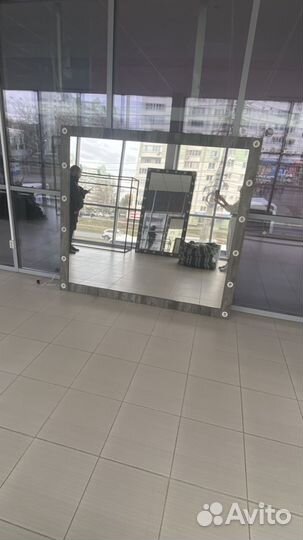 Продам большое зеркало, раздевалку, пуф