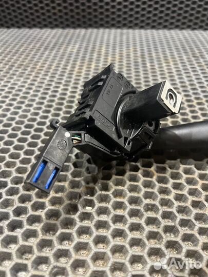 Подрулевой переключатель передний правый