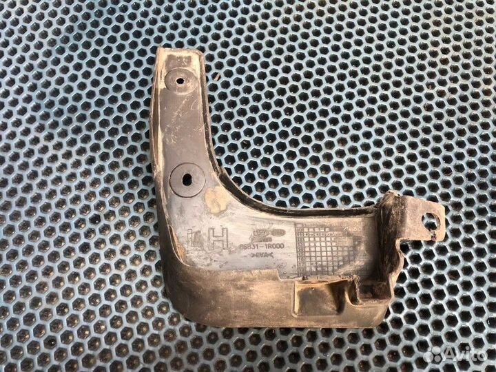 Брызговик передний левый L Hyundai Solaris