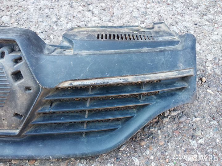 Решетка Радиатора Рено Логан 2