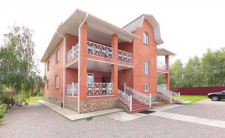 Коттедж 510,4 м² на участке 14,4 сот.