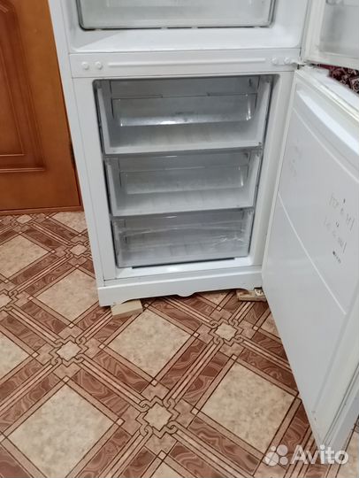 Холодильник Hotpoint-Ariston