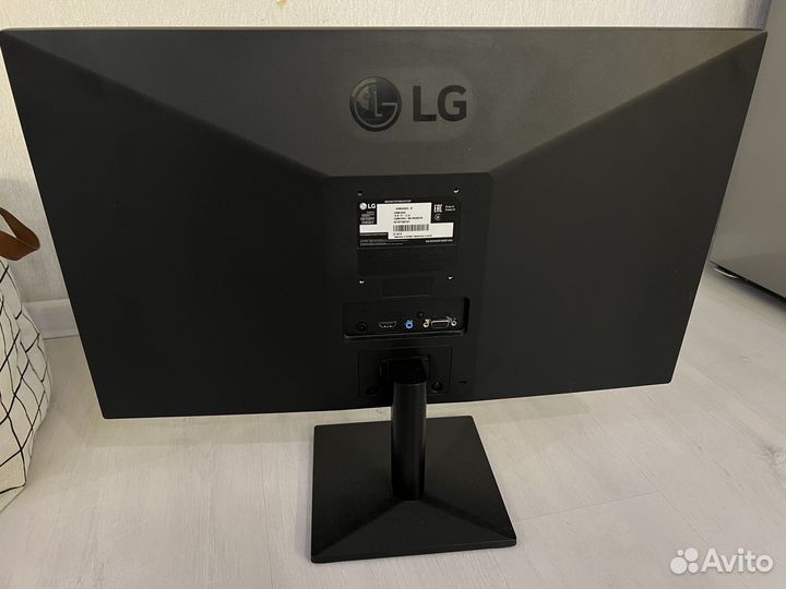 Монитор LG 24 дюйма full HD