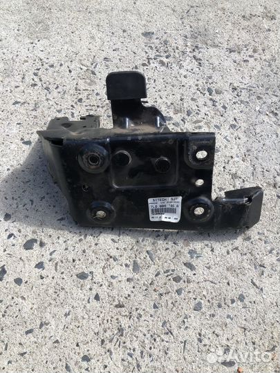 Кронштейн замка ремня безопасности Porsche Cayenne