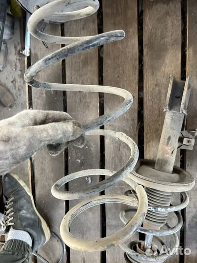 Пружина Citroen C4 первое поколение