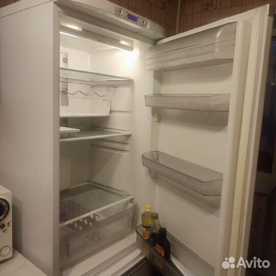 Холодильник Hotpoint-Ariston