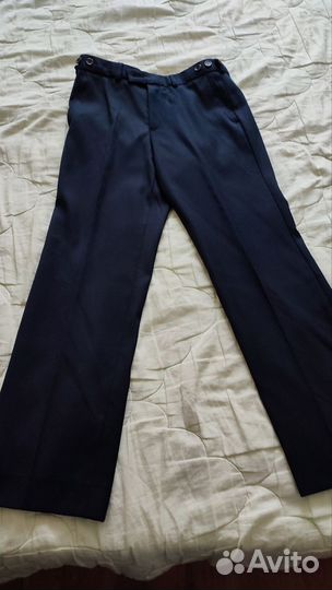 Костюм+3 рубашки,еще брюки, ремень,галстук